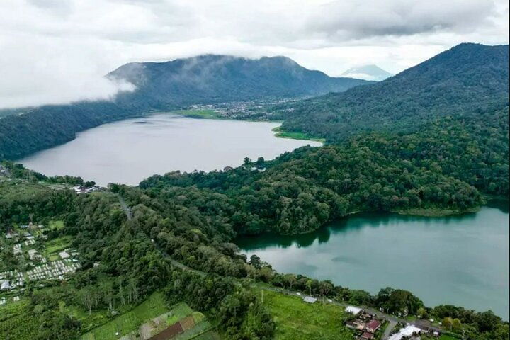 Wanagiri Hidden Hill nest viewpoint over twin lakes