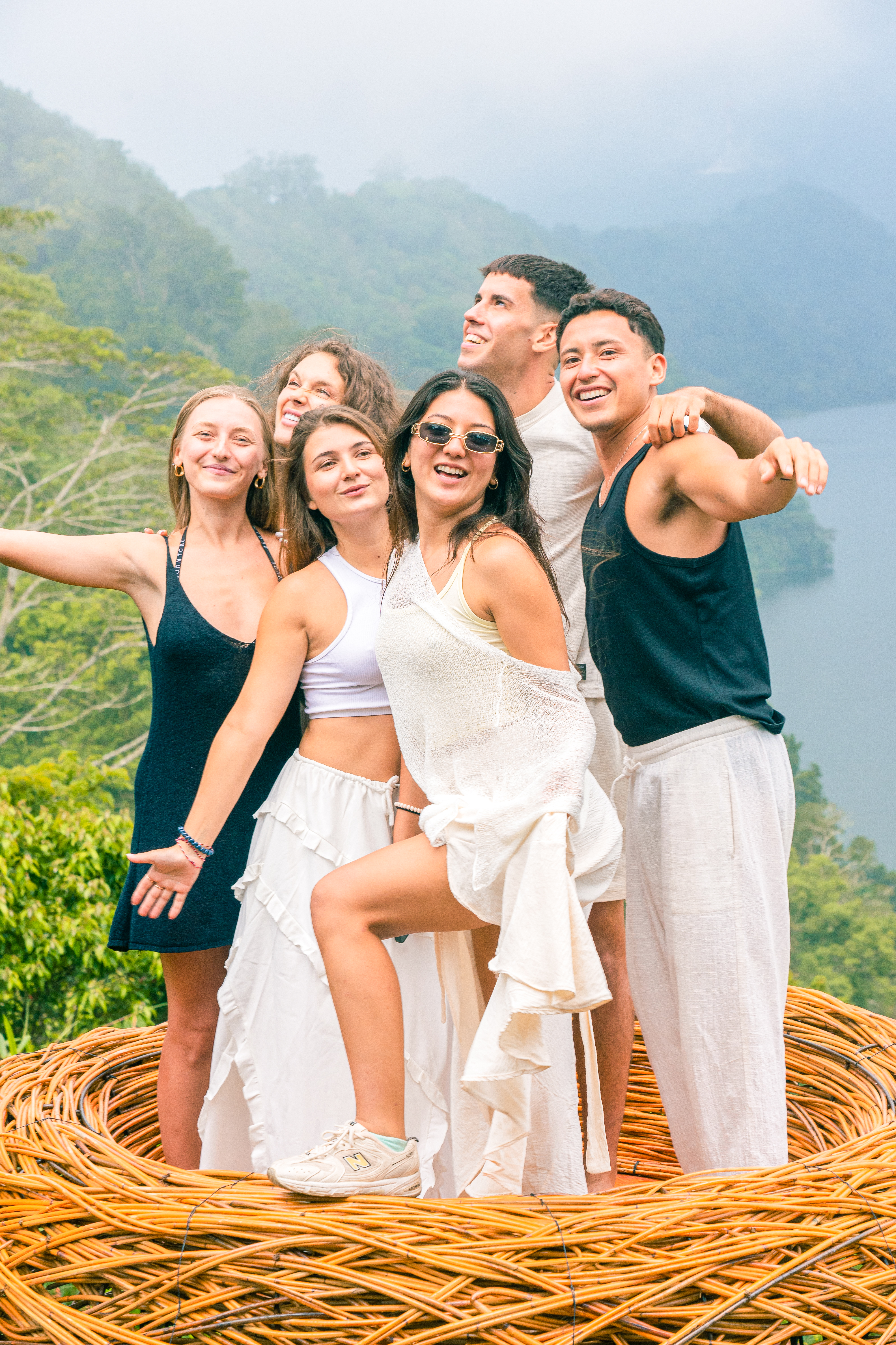 Group photo on the iconic Wanagiri Hidden Hill nest viewpoint